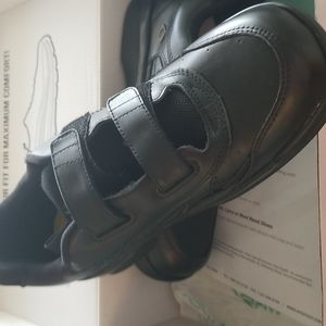 Apex Men's X-Wide Black Shoes  size 10.5 Brand new in box and from a smoke free